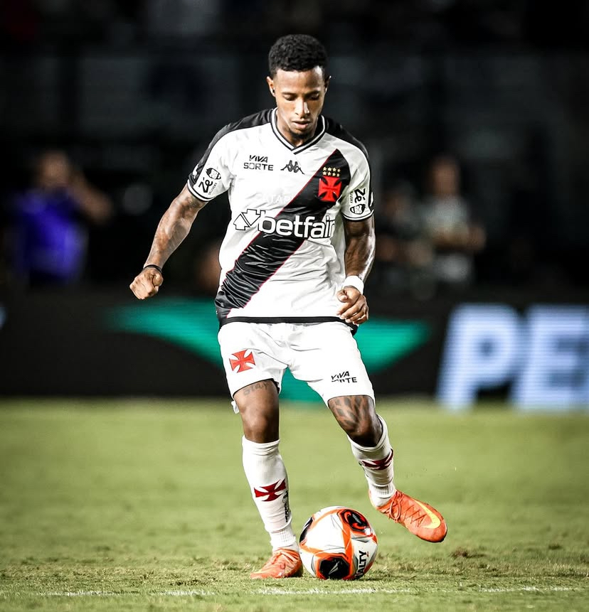 Volante Tchê Tchê em partida pelo Vasco. 