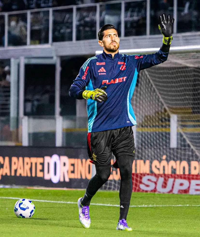 Goleiro Rossi em partida pelo Flamengo.