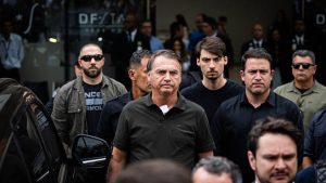 Bolsonaro: médico segue para Brasília após ex-presidente apresentar mal-estar