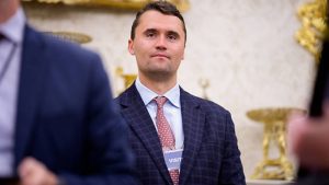 Suspeito de assassinar Charlie Kirk confessa crime a colega