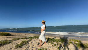 Grávida, Rafa Kalimann exibe barriga em dia especial na Bahia