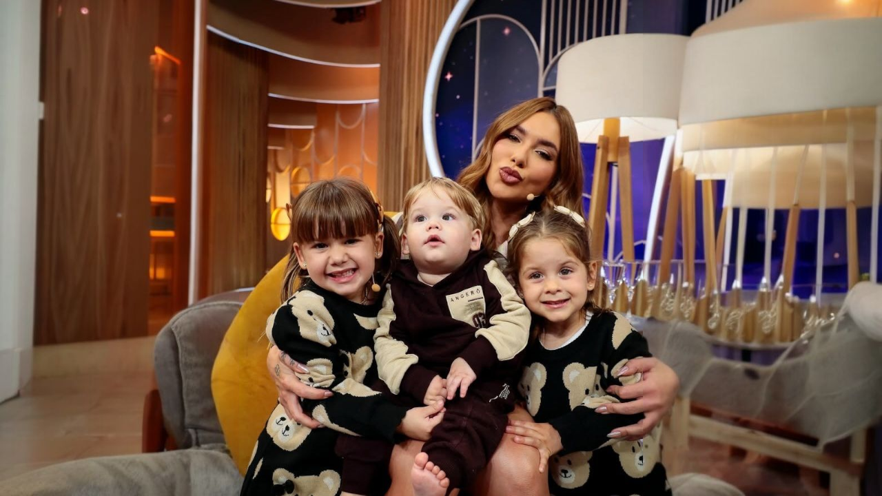 Virginia Fonseca em seu programa com seus filhos