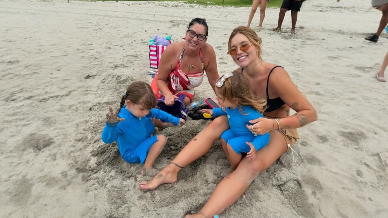 Virginia Fonseca com suas filhas e sua Mãe curtindo uma praia em família | Reprodução/Instagram/@margareth_serrao