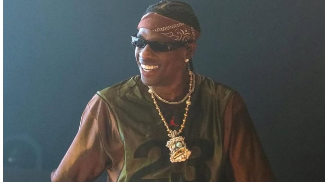 Travis Scott: entre batidas, sobreposições e o novo olhar da moda streetwear