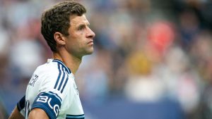Müller volta a Munique e treina no Bayern durante período de seleções
