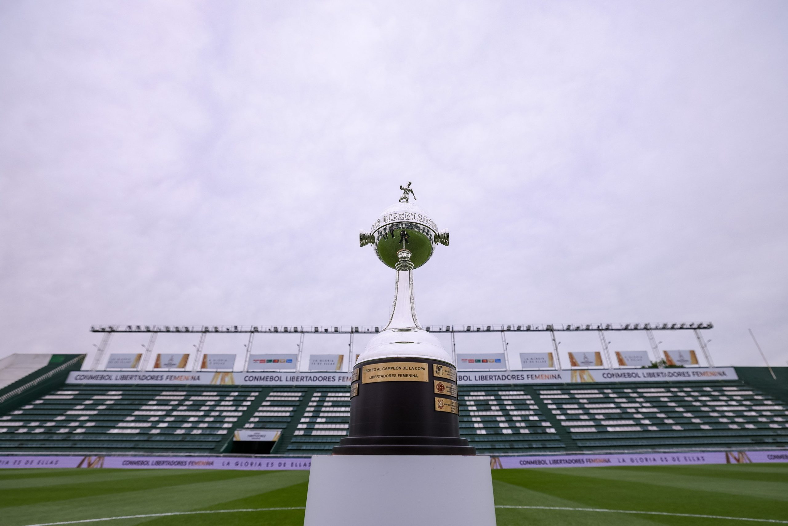 Troféu da Libertadores Feminina | Reprodução/X/@libertadoresFEM