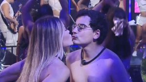A Fazenda 17: beijos, punição e treta agitam festa A Fazenda 17: beijos, punição e treta agitam festa