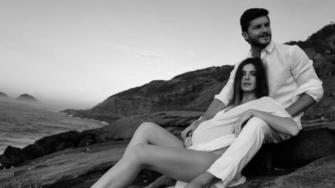 Camila Queiroz e Klebber Toledo fazem chá de bebê da primeira filha
|
Reprodução/Instagram/@camilaqueiroz