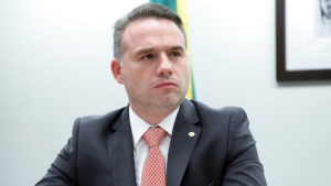 Conselho de Ética vê desafios para punir Eduardo Bolsonaro