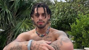 Zé Felipe é criticado após aparecer dirigindo com o filho no colo; equipe se pronuncia Zé Felipe é criticado após aparecer dirigindo com o filho no colo; equipe se pronuncia