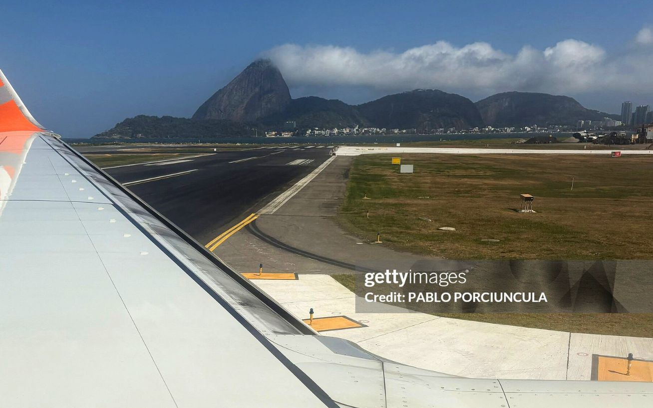 Aeroporto Santos Dumont no Rio de Janeiro | Reprodução/Pablo PORCIUNCULA/AFP/Getty Images Embed