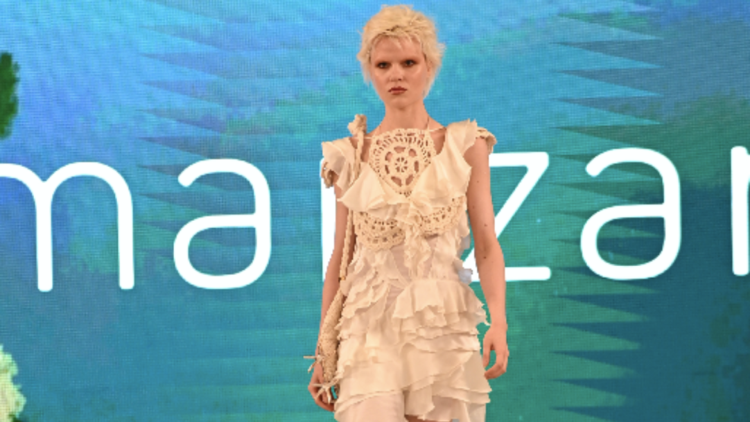 Manzan celebra 10 anos com desfile Resort Verão 26 inspirado nas Flores da Amazônia