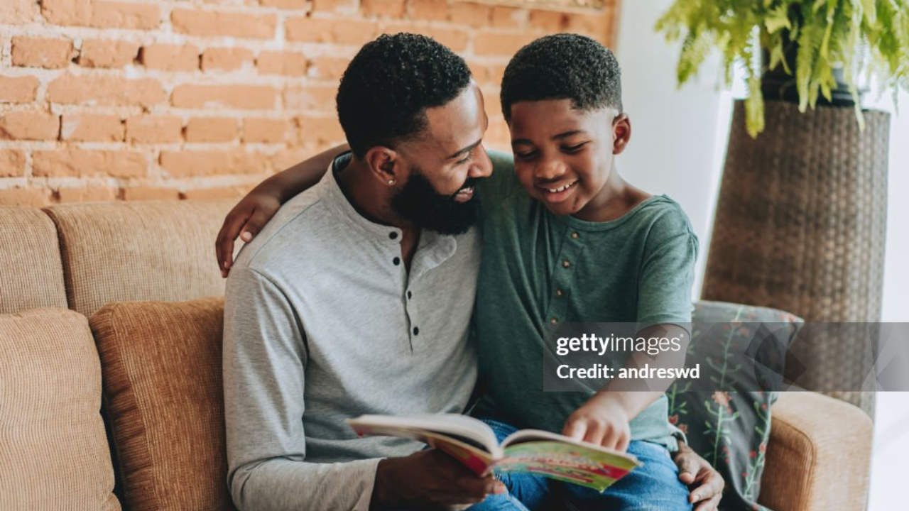 Pai e filho | Reprodução/Getty Images Embed/ andreswd