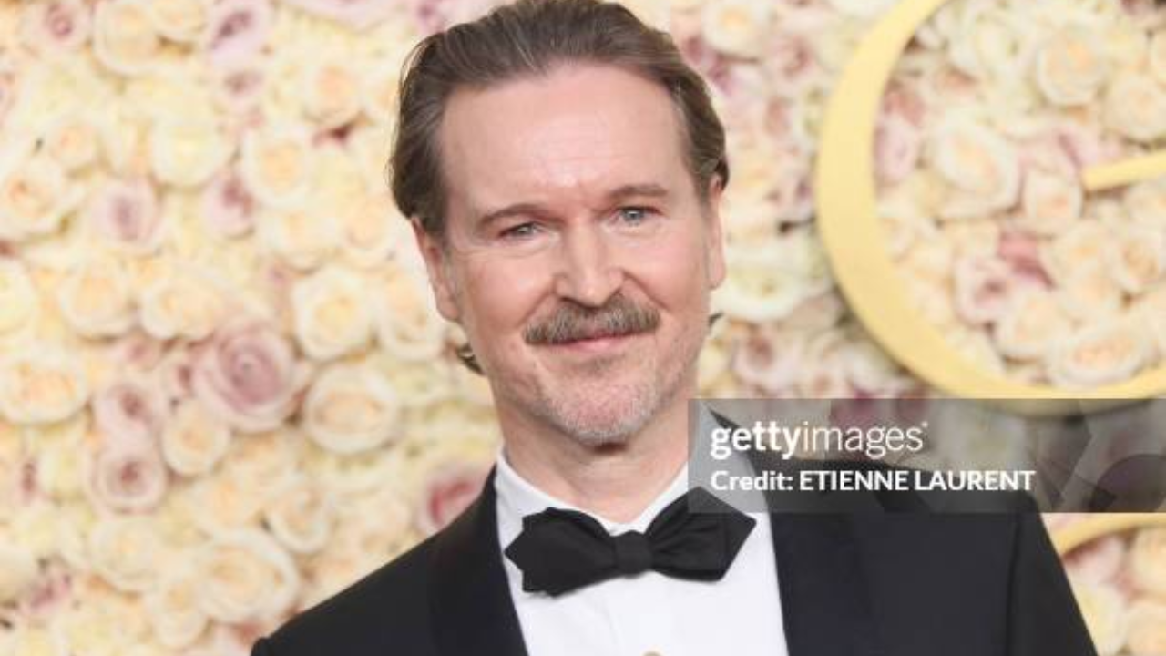 Matt Reeves confirmou uma versão diferente do Coringa na série | Reprodução/Etienne Laurent/Getty Images Embed