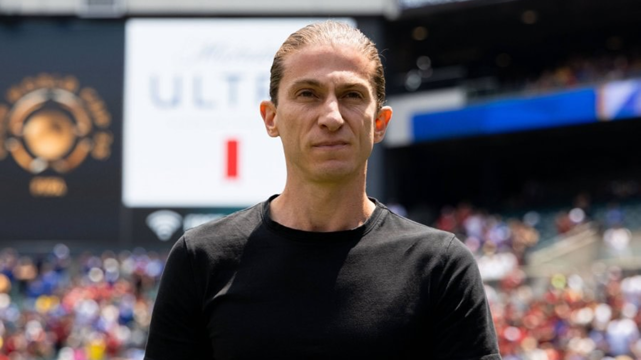 Ex-lateral vai disputar primeira final como treinador | Reprodução/Instagram/@filipeluis