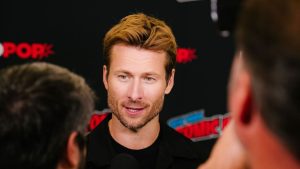 Glen Powell revela dicas de Tom Cruise para cenas de ação em novo filme Glen Powell revela dicas de Tom Cruise para cenas de ação em novo filme