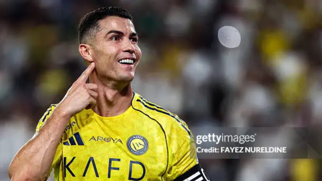 Cristiano Ronaldo se torna o primeiro jogador de futebol bilionário da história