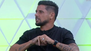 Cicinho opina sobre escolhas de Abel Ferreira após derrota do Palmeiras: ”Não dá para entender” Cicinho opina sobre escolhas de Abel Ferreira após derrota do Palmeiras: ”Não dá para entender”