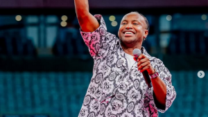 Thiaguinho é escolhido para cantar o hino nacional em Interlagos Thiaguinho é escolhido para cantar o hino nacional em Interlagos