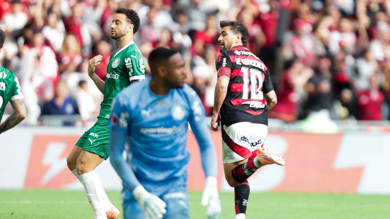 Arrascaeta fazendo seu gol | Reprodução/X/@futebol_info
