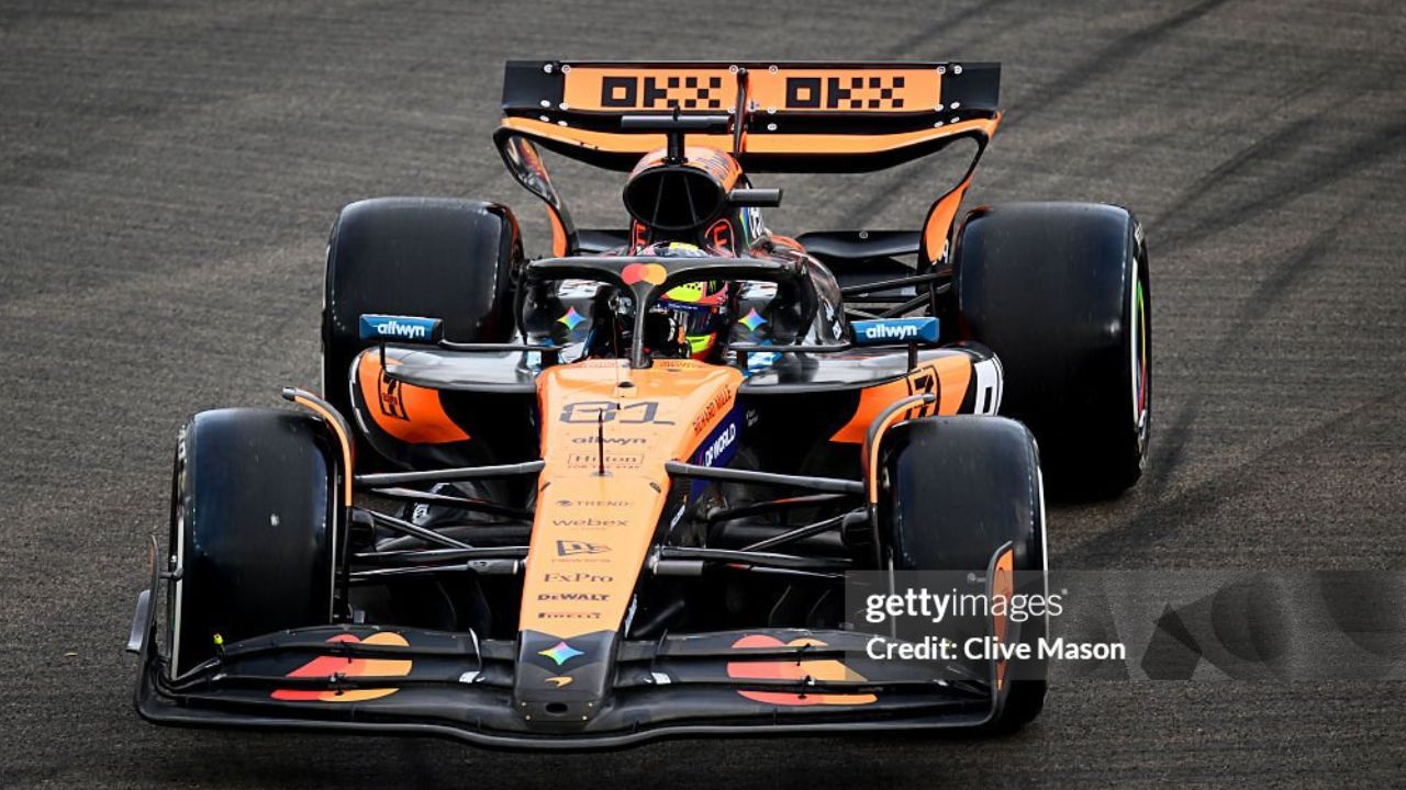 Oscar Piastri no Circuito de Marina Bay em Singapura I Reprodução/ 	Clive Mason/ Getty Images Embed