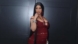 Cardi B confessa estar há três meses sem lavar o cabelo e fãs comentam Cardi B confessa estar há três meses sem lavar o cabelo e fãs comentam