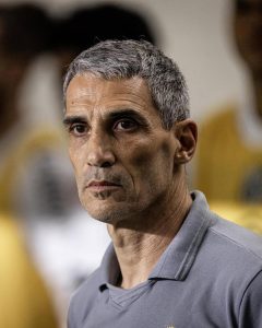 Vojvoda analisa derrota para o Vitória e diz entender desapontamento da torcida