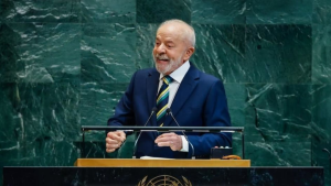 Lula convida Trump para aniversário e promete “pedacinho de bolo” Lula convida Trump para aniversário e promete “pedacinho de bolo”
