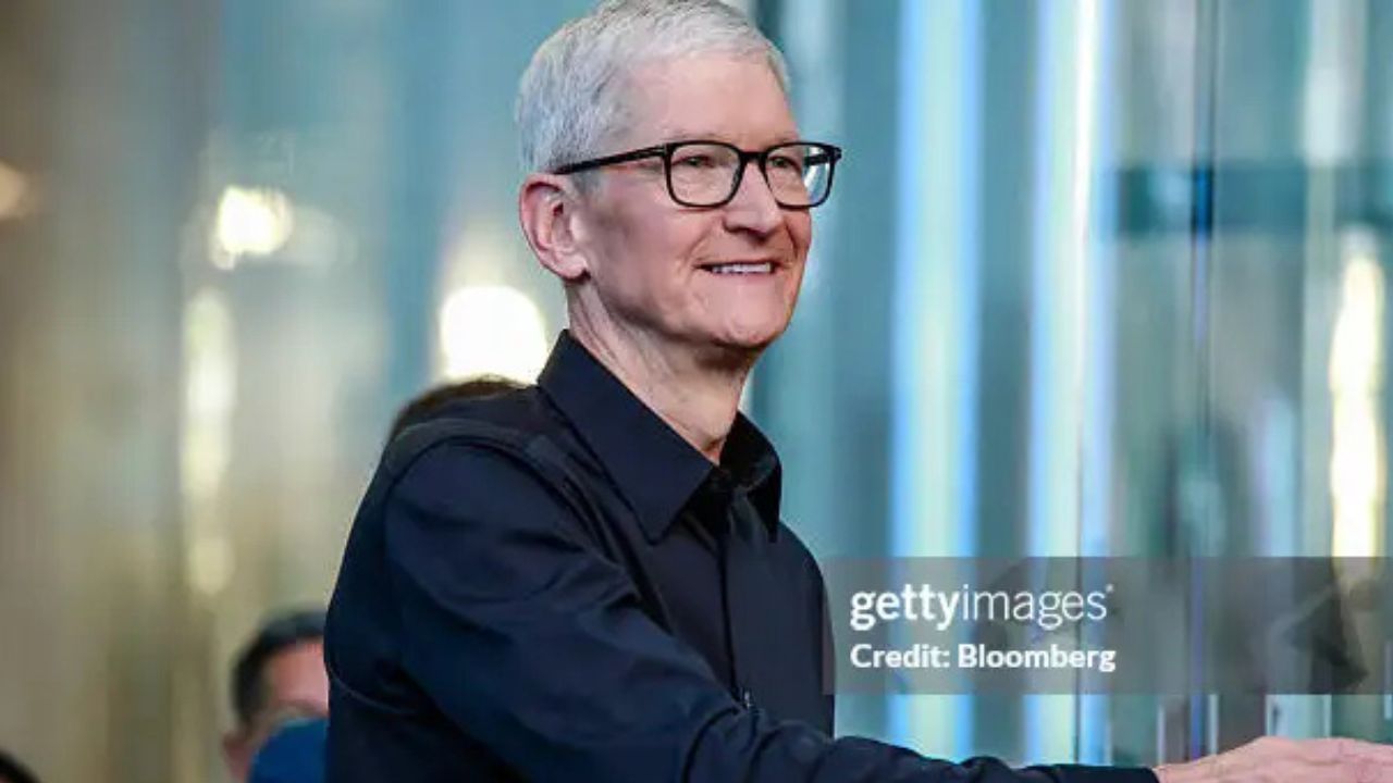 Tim Cook, CEO da Apple | Reprodução/Kena Betancur/Bloomberg/Getty Images Embed