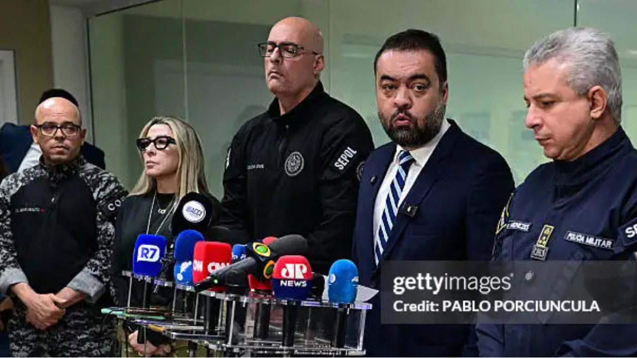 Governador Cláudio Castro em coletiva de imprensa l
Reprodução/Pablo Porciuncula/AFP/Getty Images Embed