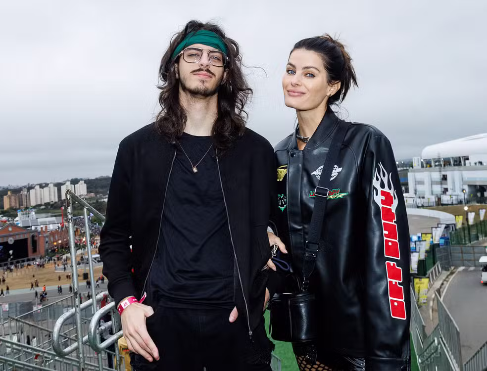Isabeli Fontana ao lado do filho Lucas