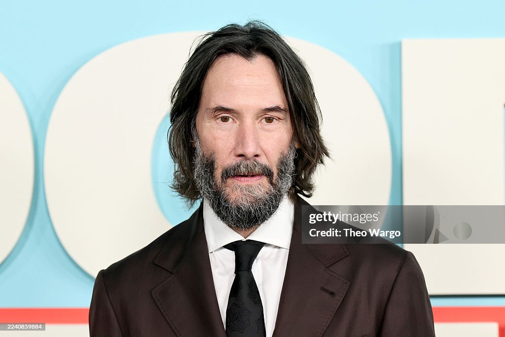Keanu Reeves no tapete vermelho | Reprodução / Theo Wargo / Getty Images Embed