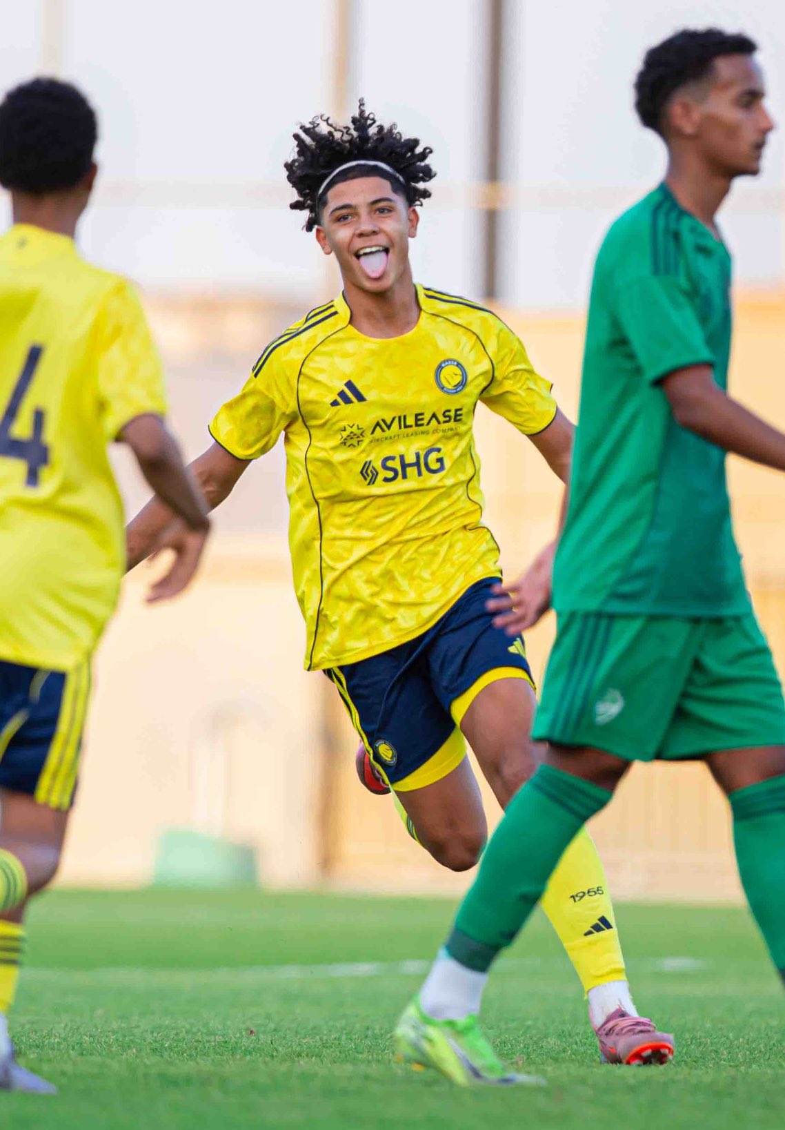 Cristianinho comemorando gol