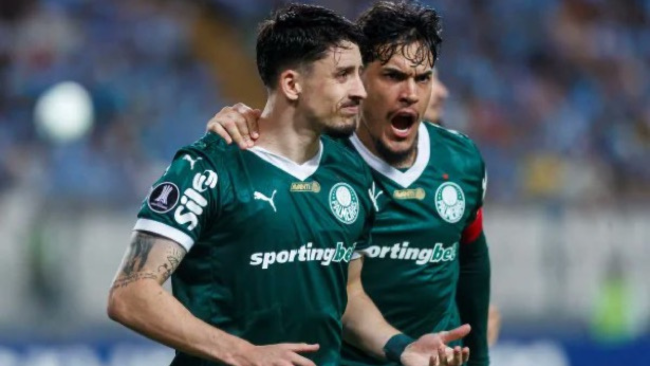 imagem de Gustavo Gomez e Piquerez comemorando | reprodução/x/@diegofirmino