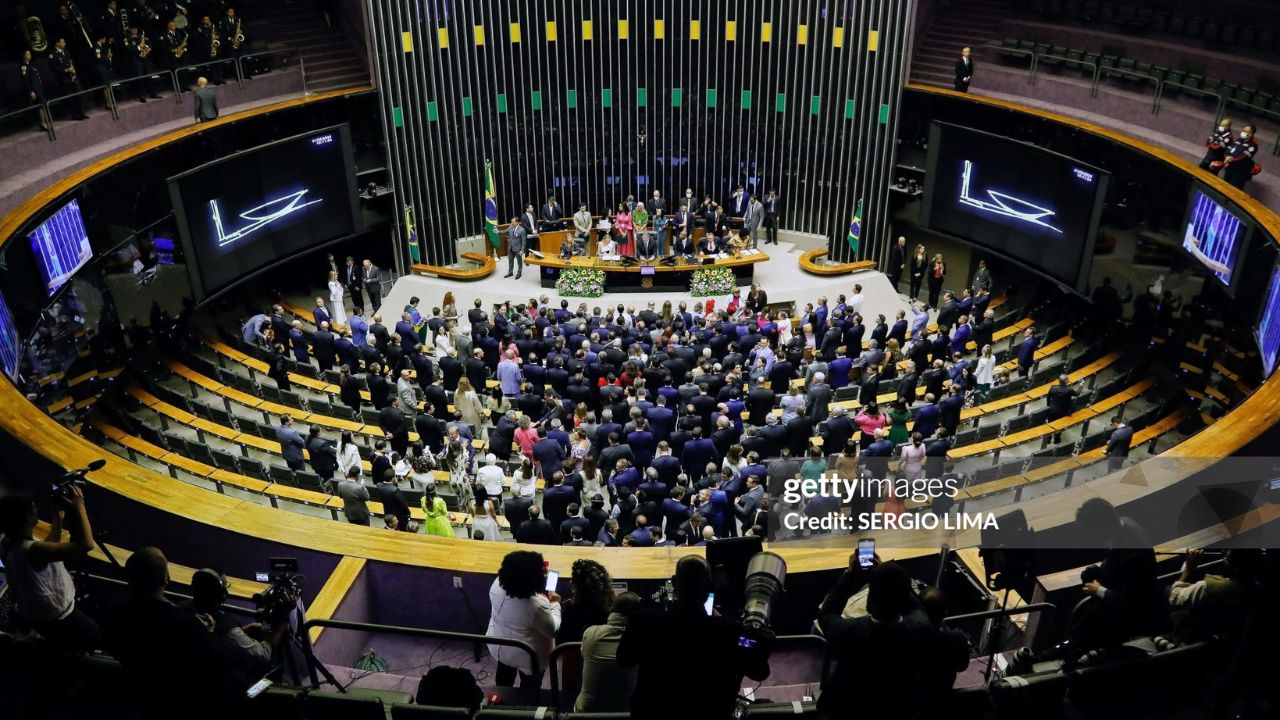 Câmara dos Deputados | Reprodução/Sergio Lima/Getty Images Embed