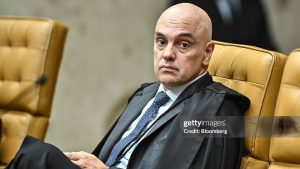Moraes vota para manter a condenação de Bolsonaro e seus aliados
