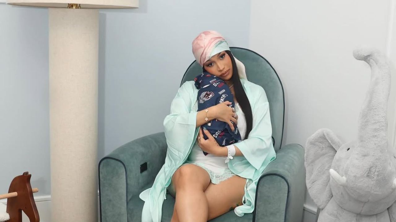 Cardi B encomenda joia de ouro com o cordão umbilical do filho