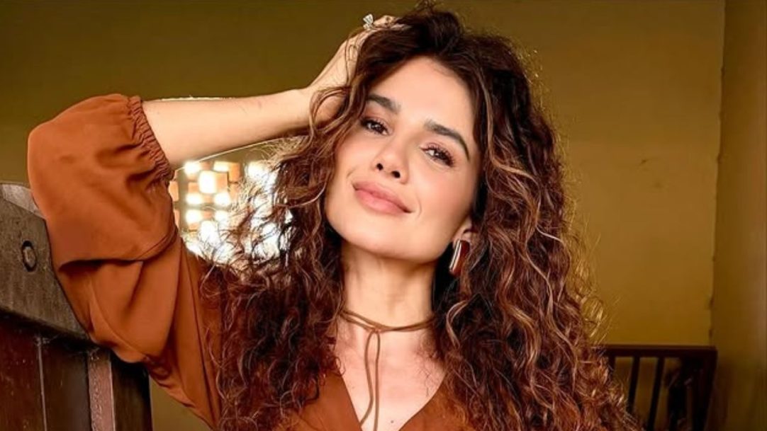 Paula Fernandes comemora milagre de cura durante tratamento contra enxaqueca