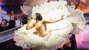 Dua Lipa encanta público com show no Brasil da Optimism Tour