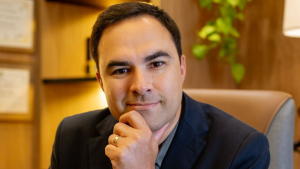 Dr. Cássio Vilhena leva tecnologia de ponta ao interior de Minas e redefine padrões de cirurgia plástica