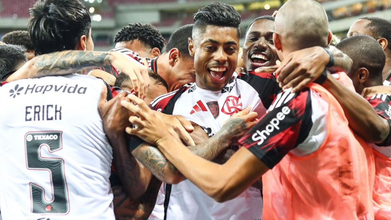 Flamengo goleia o Sport e é líder do Brasileirão 2025