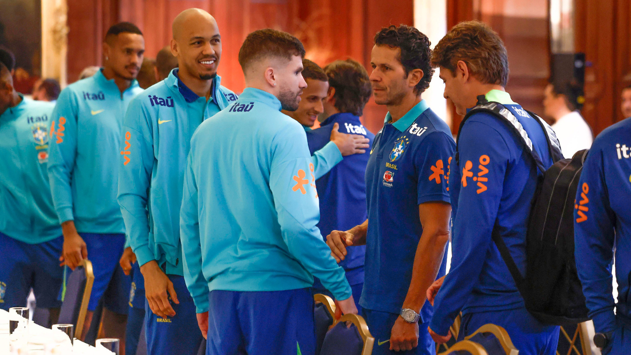 Jogadores convocados chegam em Londres | Reprodução/ Flickr/ @rafaelribeirorio/ CBF