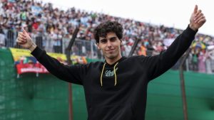 F1: Gabriel Bortoleto apresenta coleção exclusiva inspirada em sua trajetória