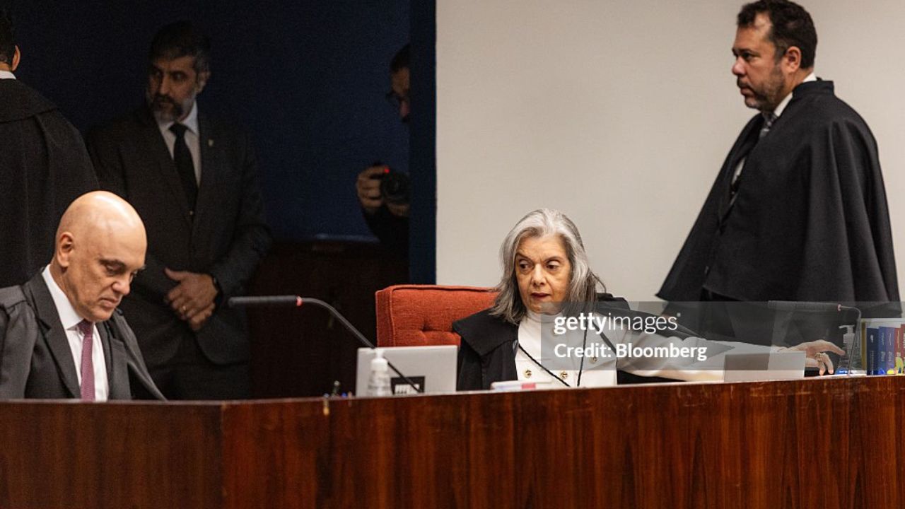 Alexandre de Moraes e Carmen Lúcia | Reprodução/Bloomberg/Getty Images Embed
