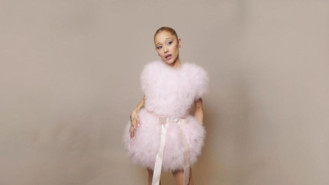 Ariana Grande se pronuncia sobre cancelamento de vinda ao Brasil