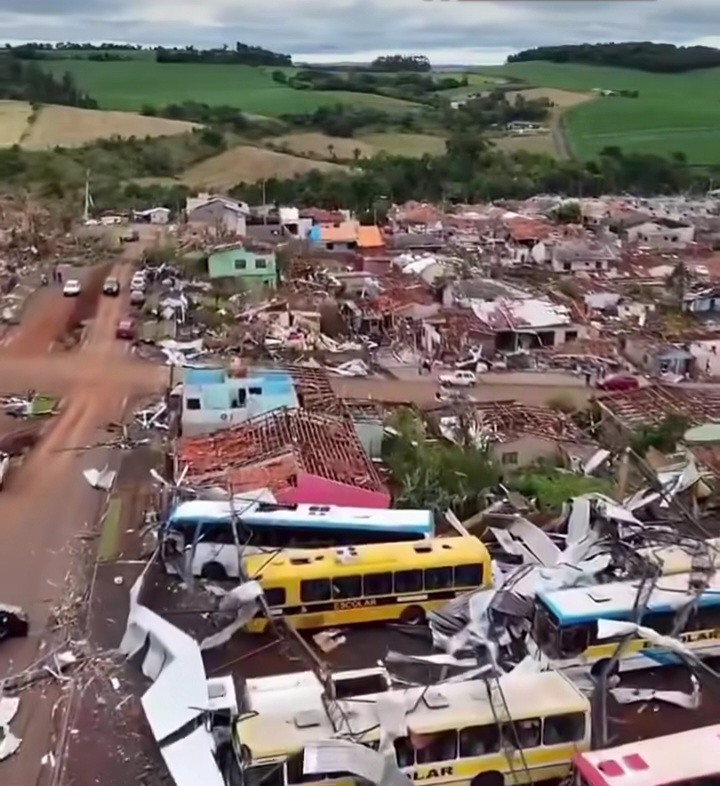Lula envia ministros para ajudar na catástrofe no Paraná