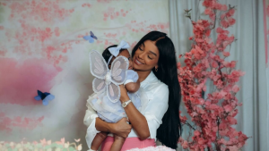 Ludmilla e Brunna registram momentos especiais do mesversário de Zuri