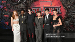 Elenco de Stranger Things encerra saga em grande estilo e elegância