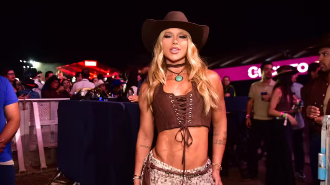 Virginia exibe look boiadeira ousado no Caldas Country