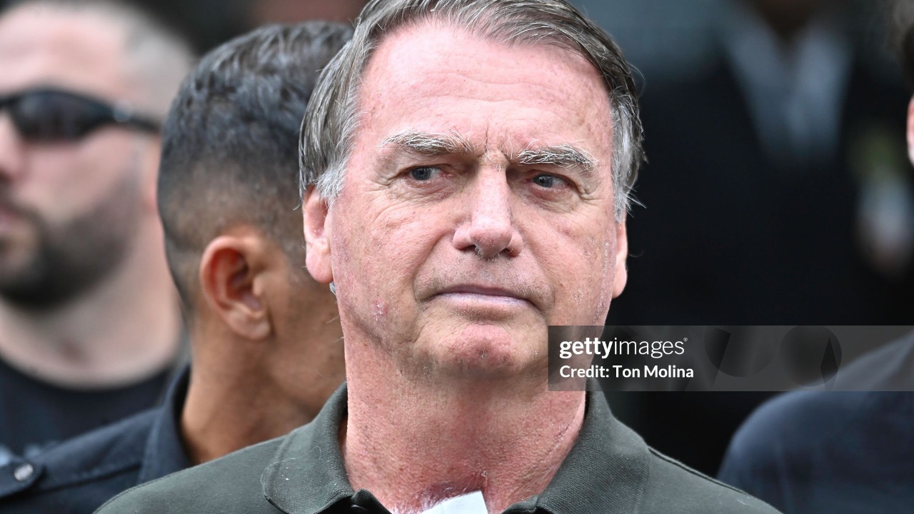 Jair Bolsonaro | Reprodução/ Tom Molina/ Getty Images Embed